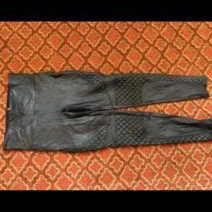 LIKE NEW SPANX QUILTED MOTTO LEGGINGS